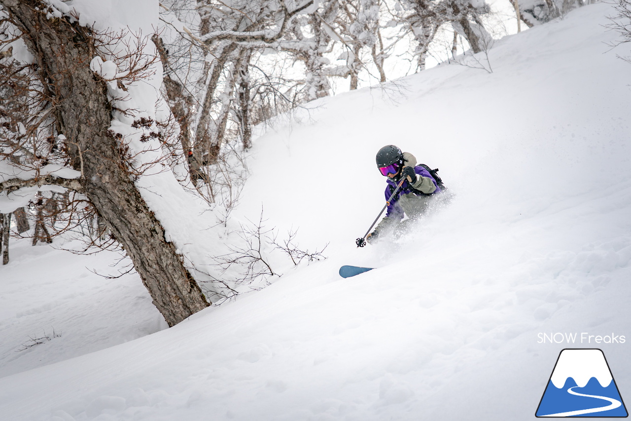 サッポロテイネ｜プロスキーヤー・中西太洋さんが、今季 SNOW Freaks 初登場。コンディション良好なゲレンデ＆パウダーを滑る、そして、撮る！